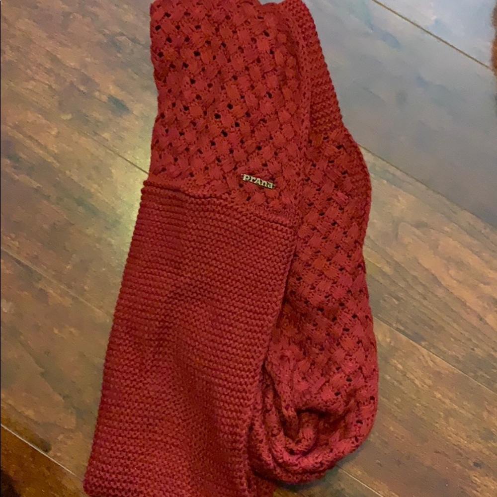PRANA scarf!